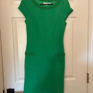 “Boden Emerald Green Shift Dress Crochet Trim Short Sleeve Pockets Size 4R